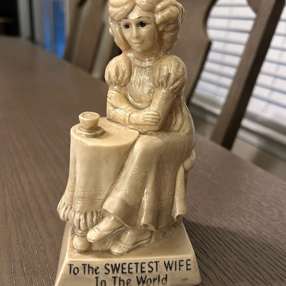 Vintage 1971 sweetest wife resin statue - Picture 1 of 4